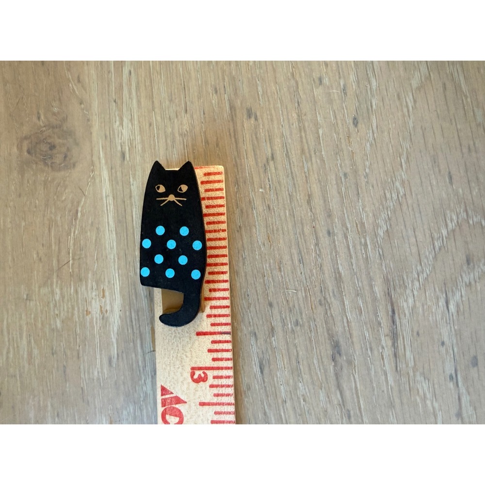 Set of 6 Wooden Cat Fridge Magnets Whimsical Hand Painted 2 Inch Kitty Clips - Picture 4 of 4